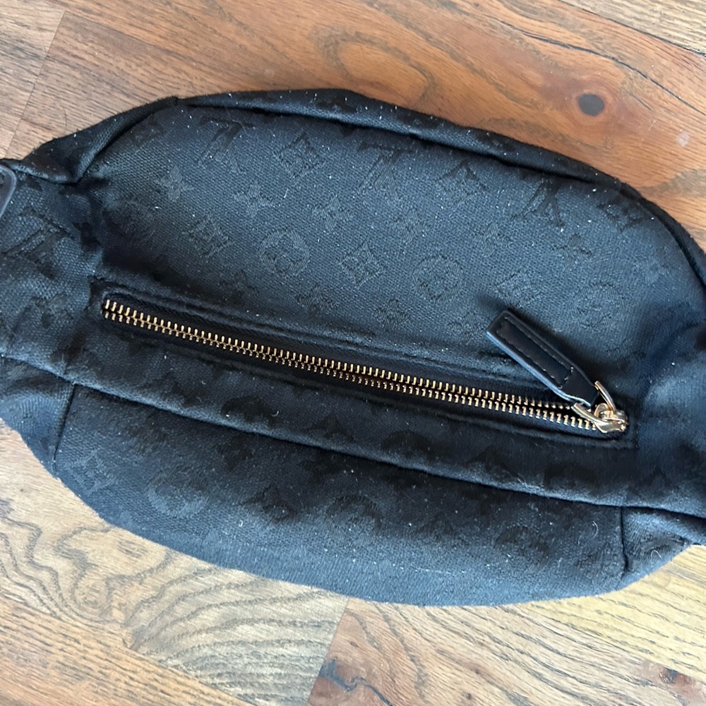 Crossbody - Picture 3 of 3